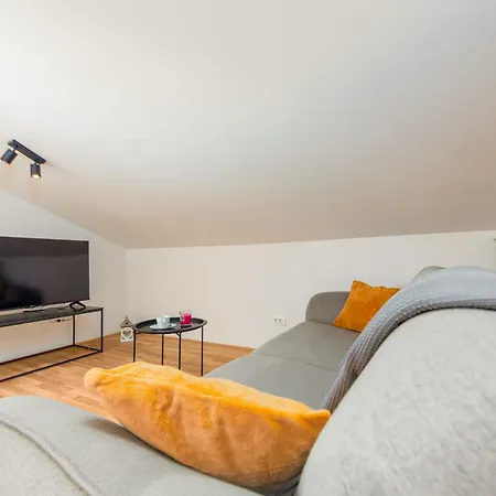 Bona Fide Apartment *